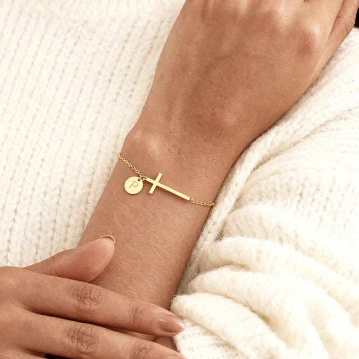Elodryn™ Pulsera Inicial Sagrada – Cruz Personalizada