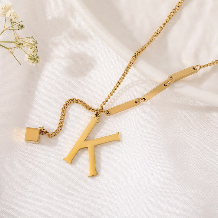 Blakely™ Collar con Inicial Personalizada en Acabado Elegante