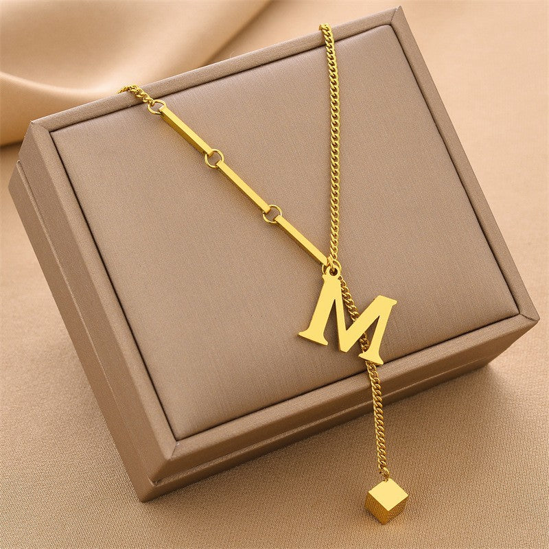 Blakely™ Collar con Inicial Personalizada en Acabado Elegante