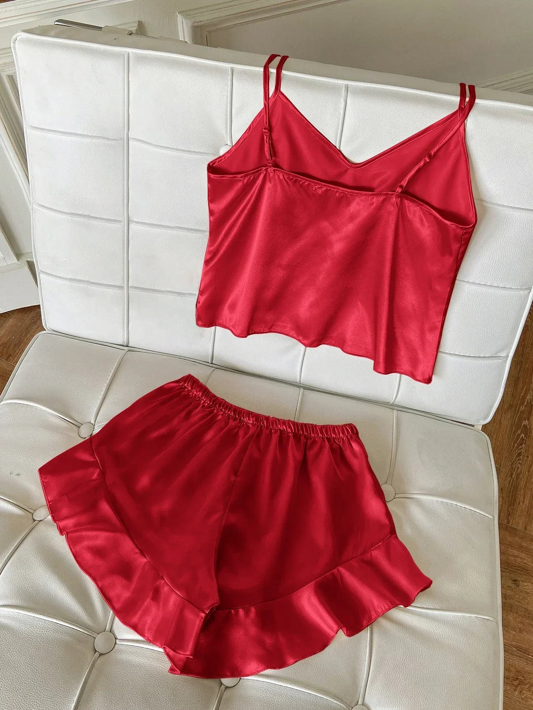 Jessa | Conjunto de Pijamas Completo con Top de Satén y Pantalones Cortos