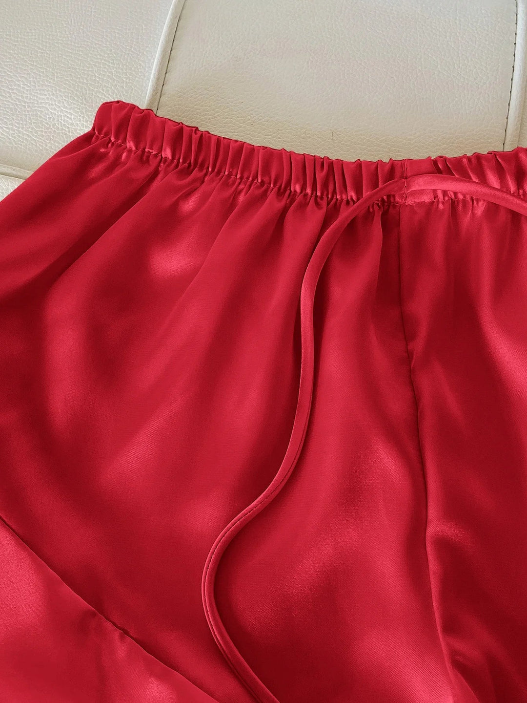 Jessa | Conjunto de Pijamas Completo con Top de Satén y Pantalones Cortos