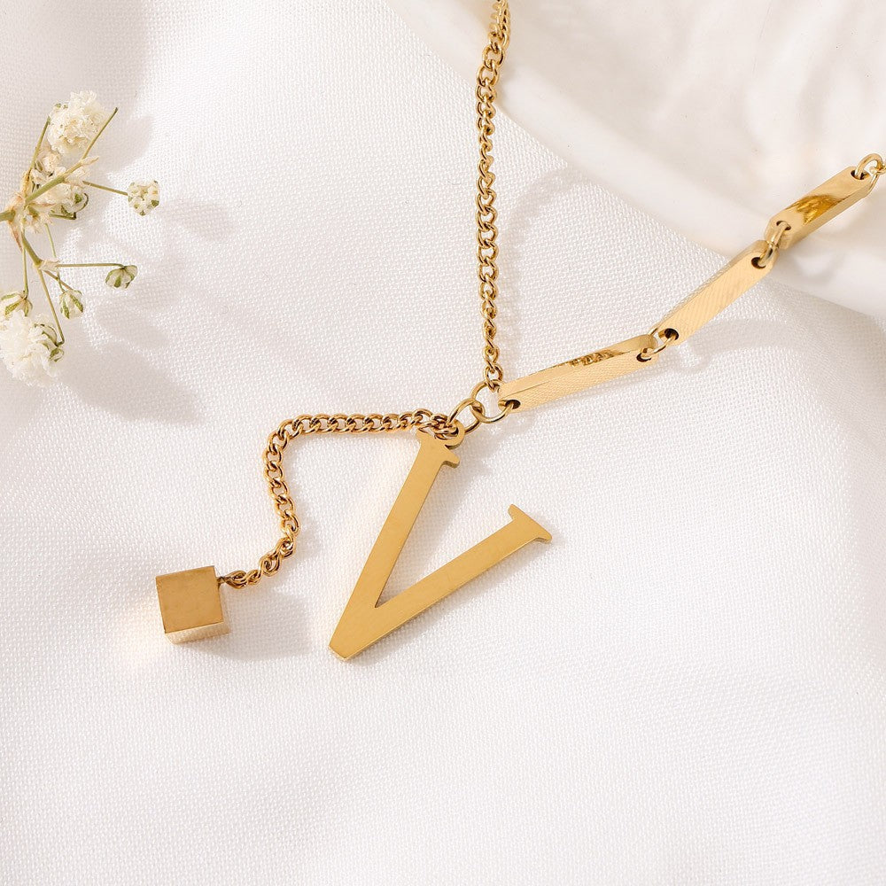 Blakely™ Collar con Inicial Personalizada en Acabado Elegante