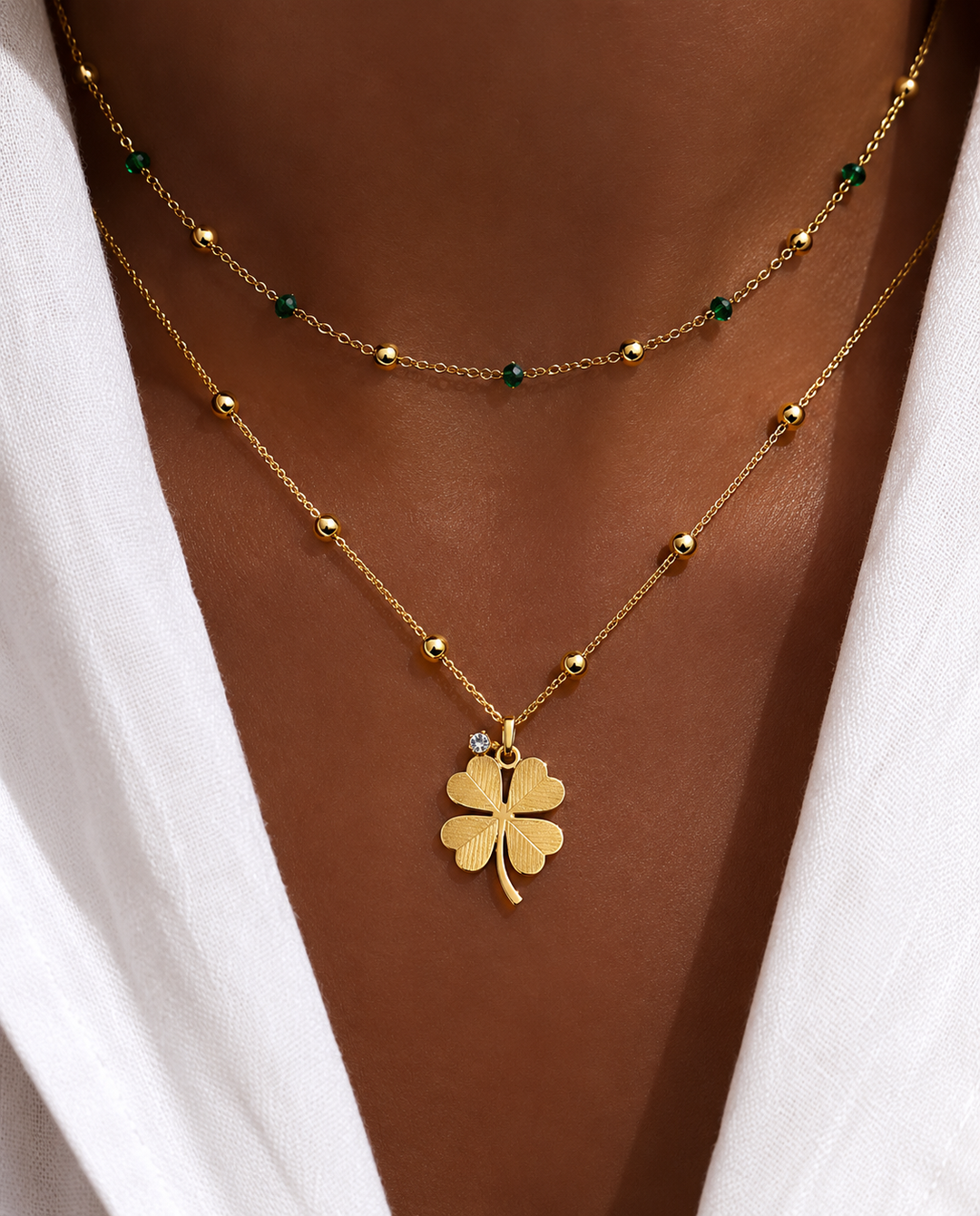 Xyla | Collar Trébol de Acero en Acabado Dorado Elegante