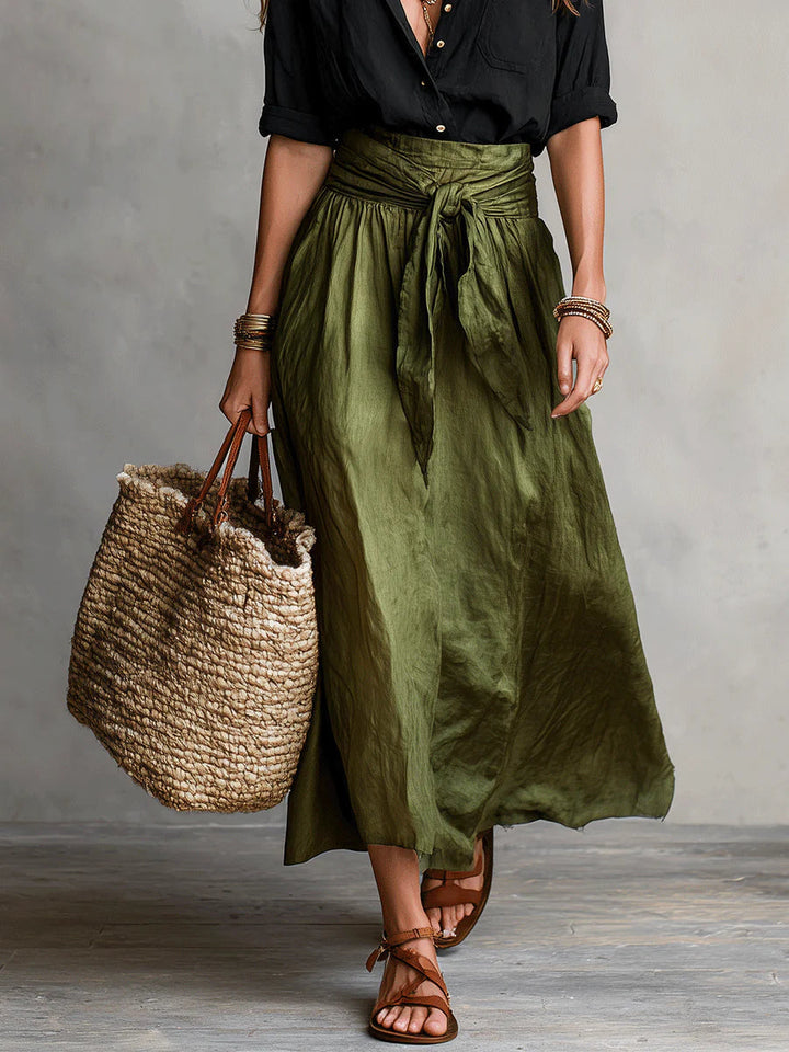 Yvette™ Conjunto de dos piezas: camiseta negra y falda midi verde oliva