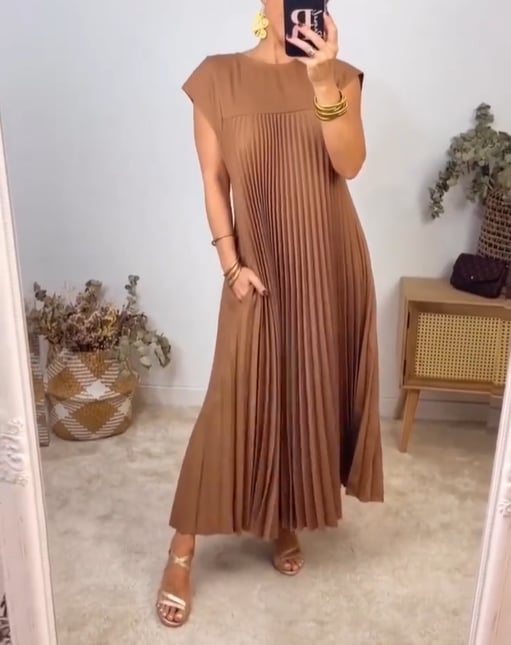 Elara | Vestido Elegante de Corte Fluido con Caída Suave y Estilo Moderno